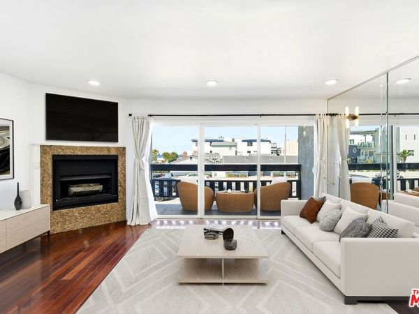 320 Hermosa Avenue, Unit 102, Hermosa Beach, CA 90254