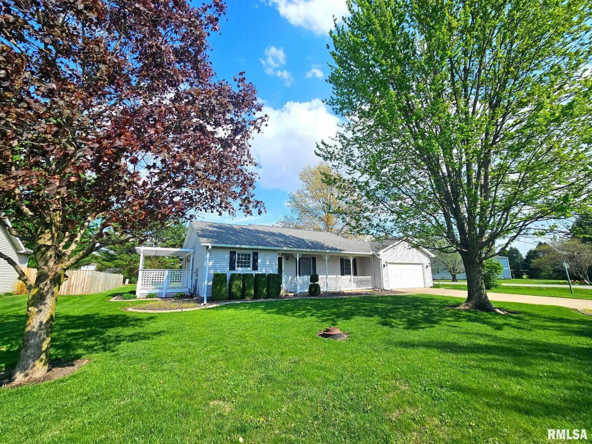 608 N Bunchberry Court, Athens, IL 62613 Main Photo