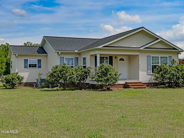 1327 Old Chinquapin Road, Beulaville, NC 28518