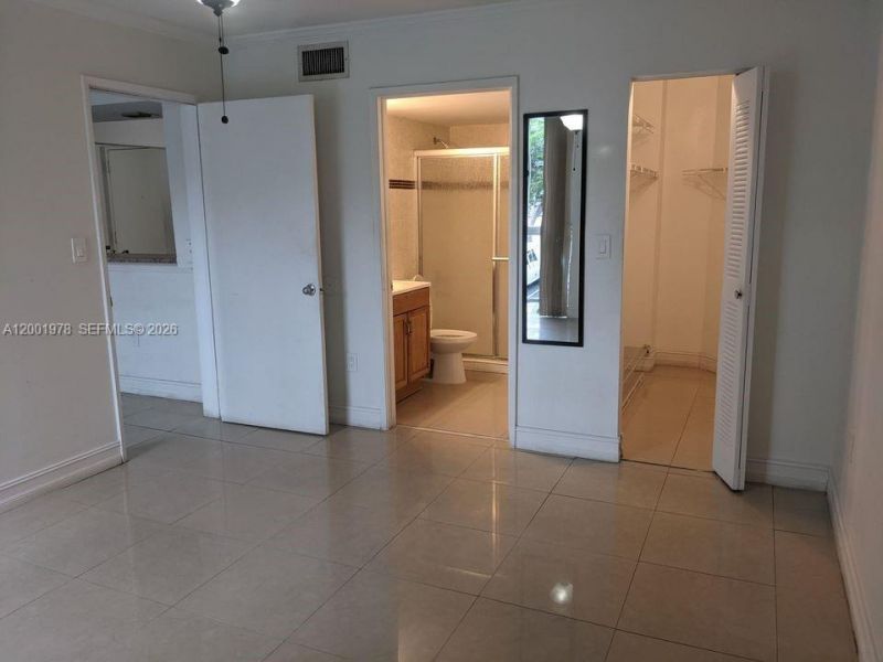 7125 NW 186th St, Unit B209, Hialeah, FL 33015 Photo