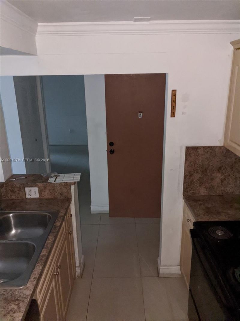 7125 NW 186th St, Unit B209, Hialeah, FL 33015 Photo