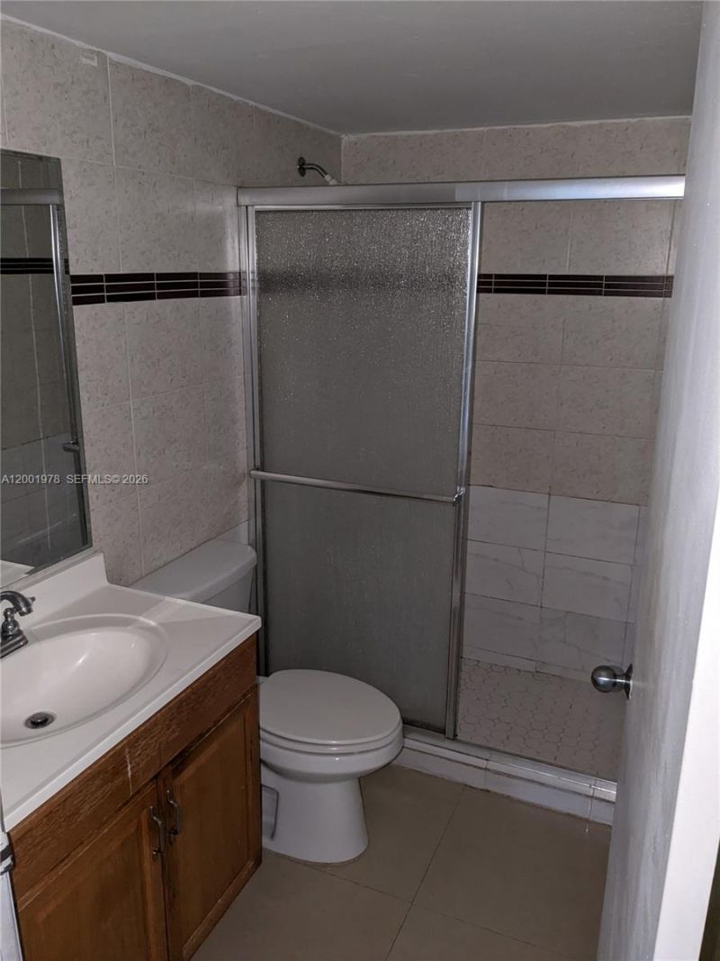 7125 NW 186th St, Unit B209, Hialeah, FL 33015 Photo