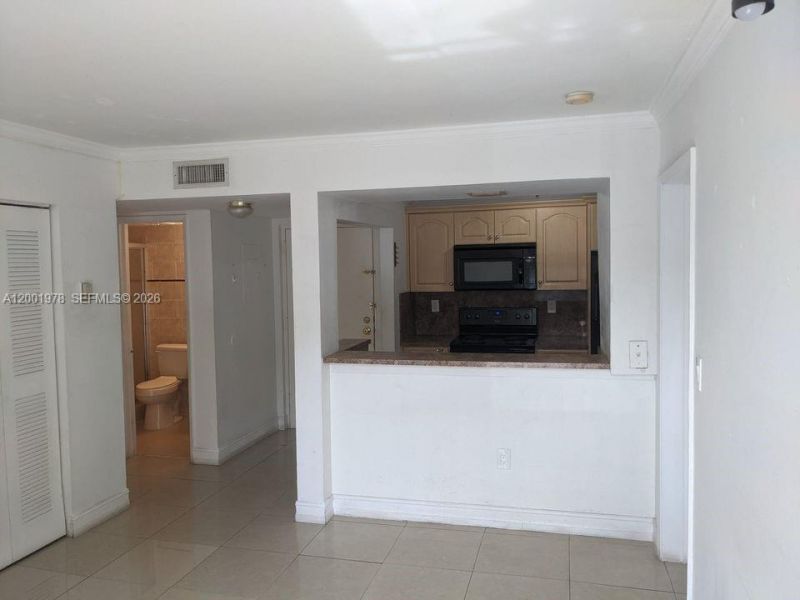 7125 NW 186th St, Unit B209, Hialeah, FL 33015 Photo