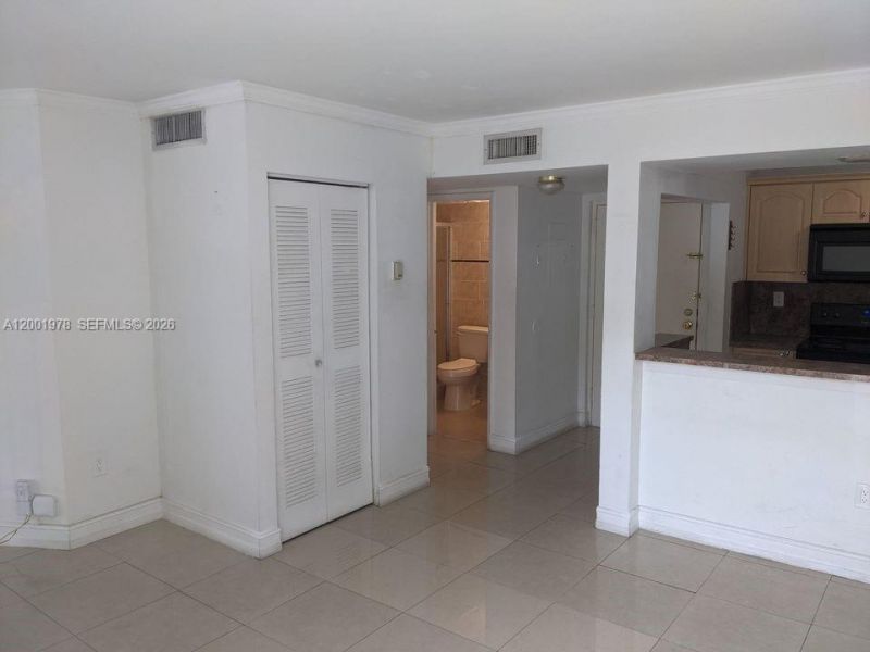 7125 NW 186th St, Unit B209, Hialeah, FL 33015 Photo