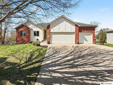 905 Ridge Road Place, Hickman, NE 68372