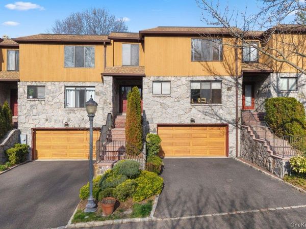 144 The Crescent , Roslyn Heights, NY 11577