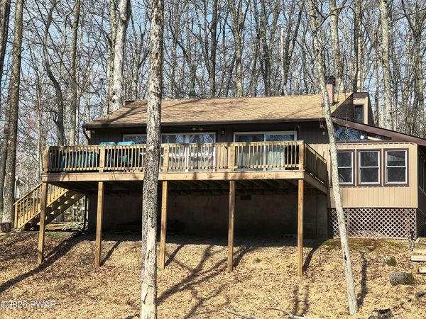 127 Buckhorn Drive, Hawley, PA 18428