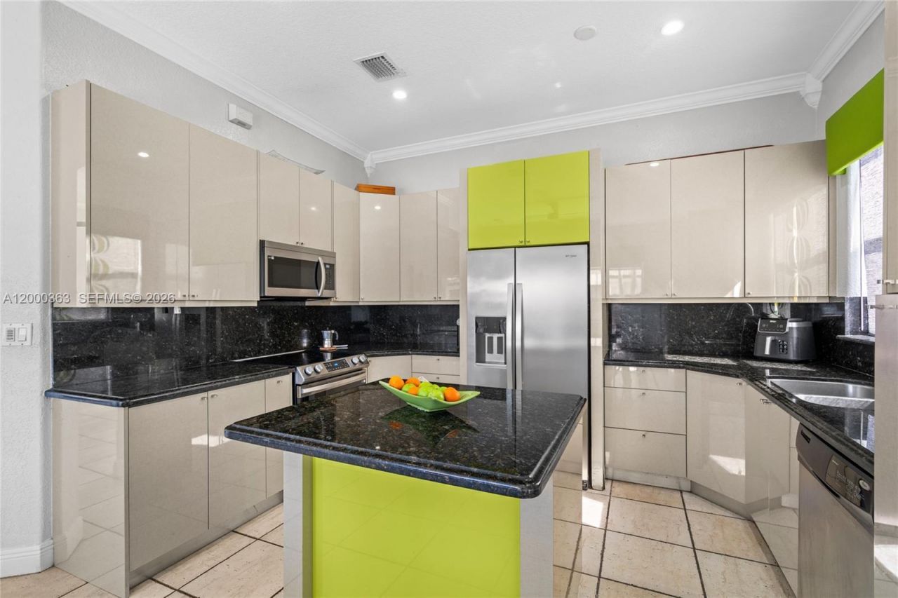 8914 NW 168th St , Miami Lakes, FL 33018 Photo