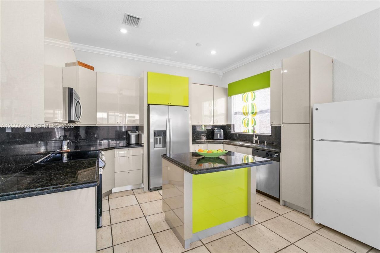 8914 NW 168th St , Miami Lakes, FL 33018 Photo