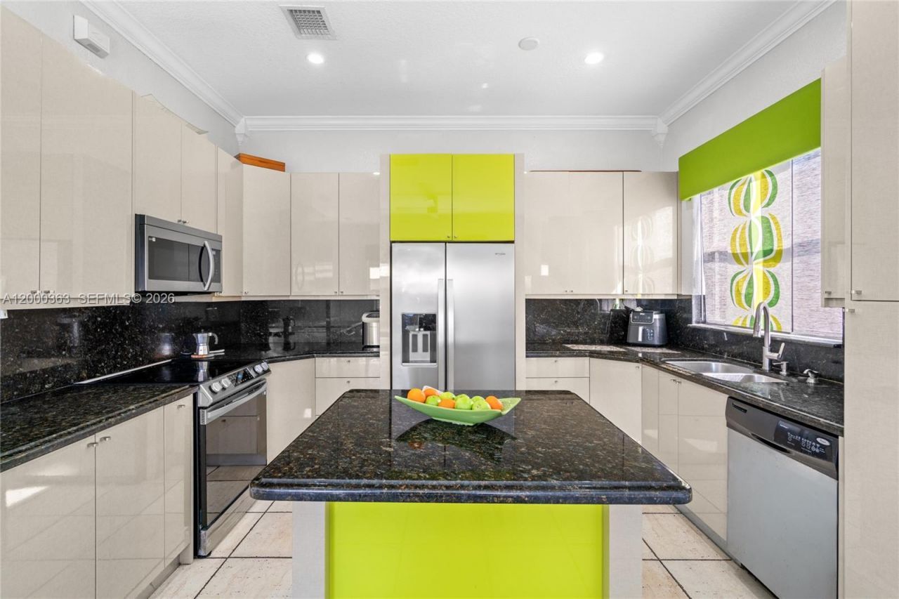 8914 NW 168th St , Miami Lakes, FL 33018 Photo