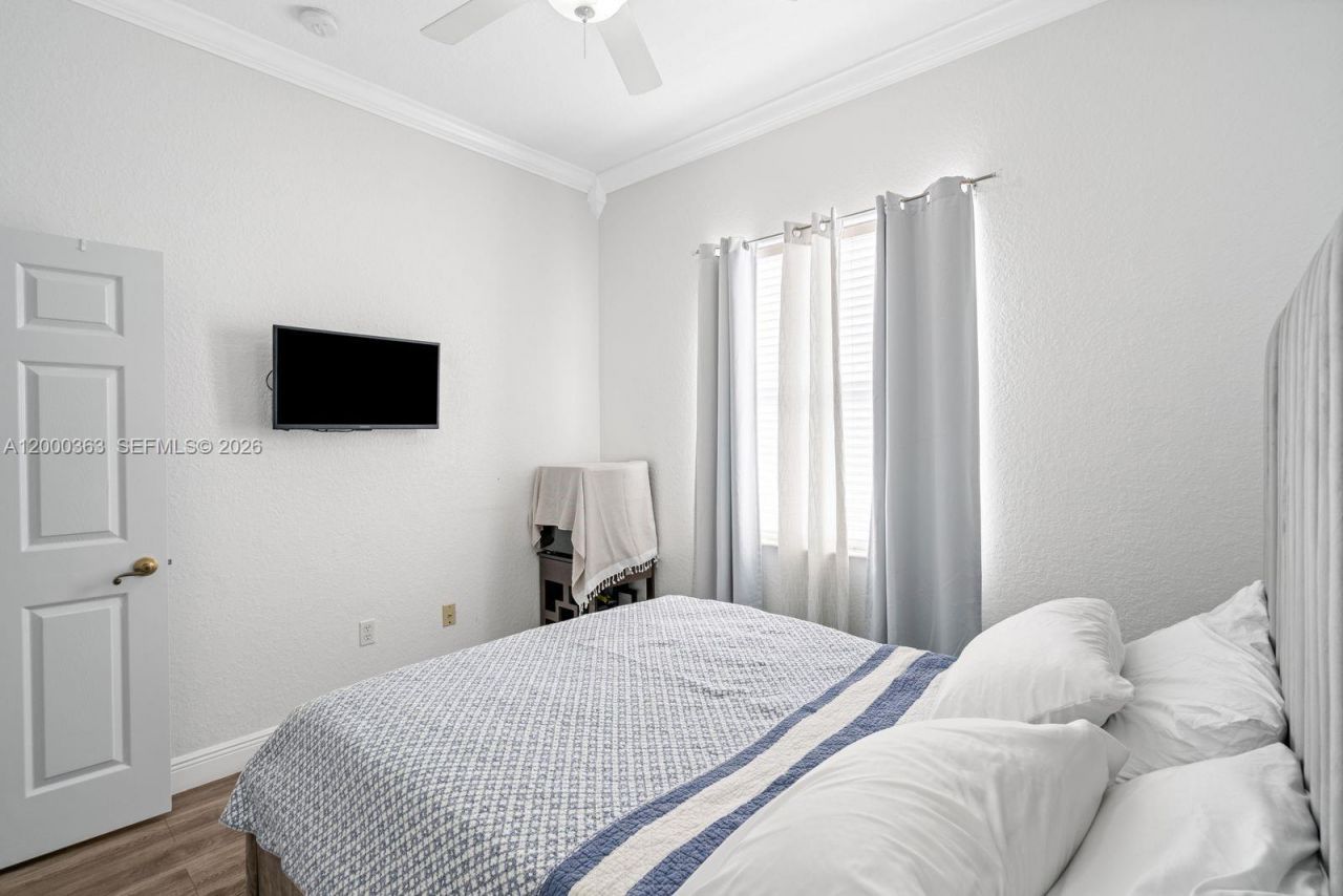 8914 NW 168th St , Miami Lakes, FL 33018 Photo