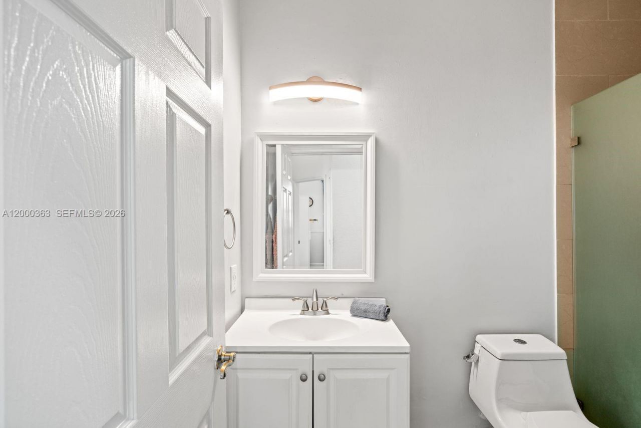 8914 NW 168th St , Miami Lakes, FL 33018 Photo