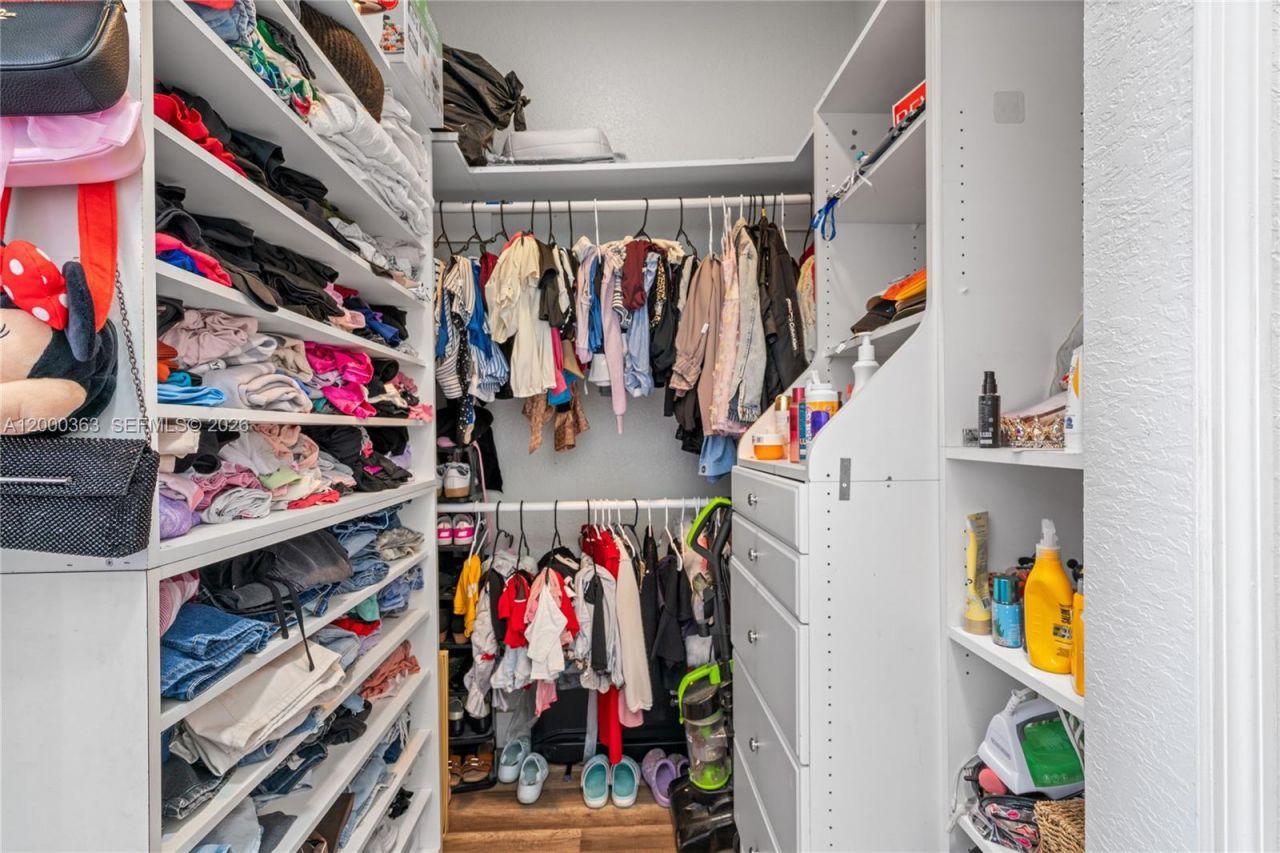 8914 NW 168th St , Miami Lakes, FL 33018 Photo