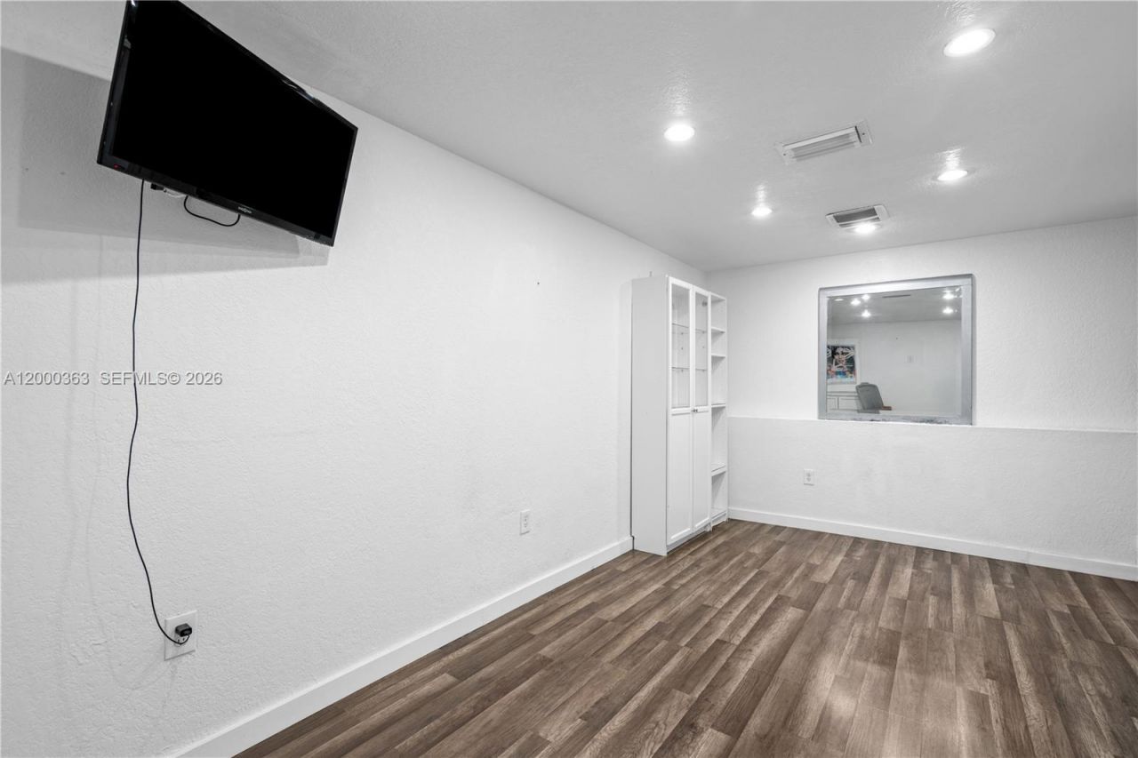 8914 NW 168th St , Miami Lakes, FL 33018 Photo