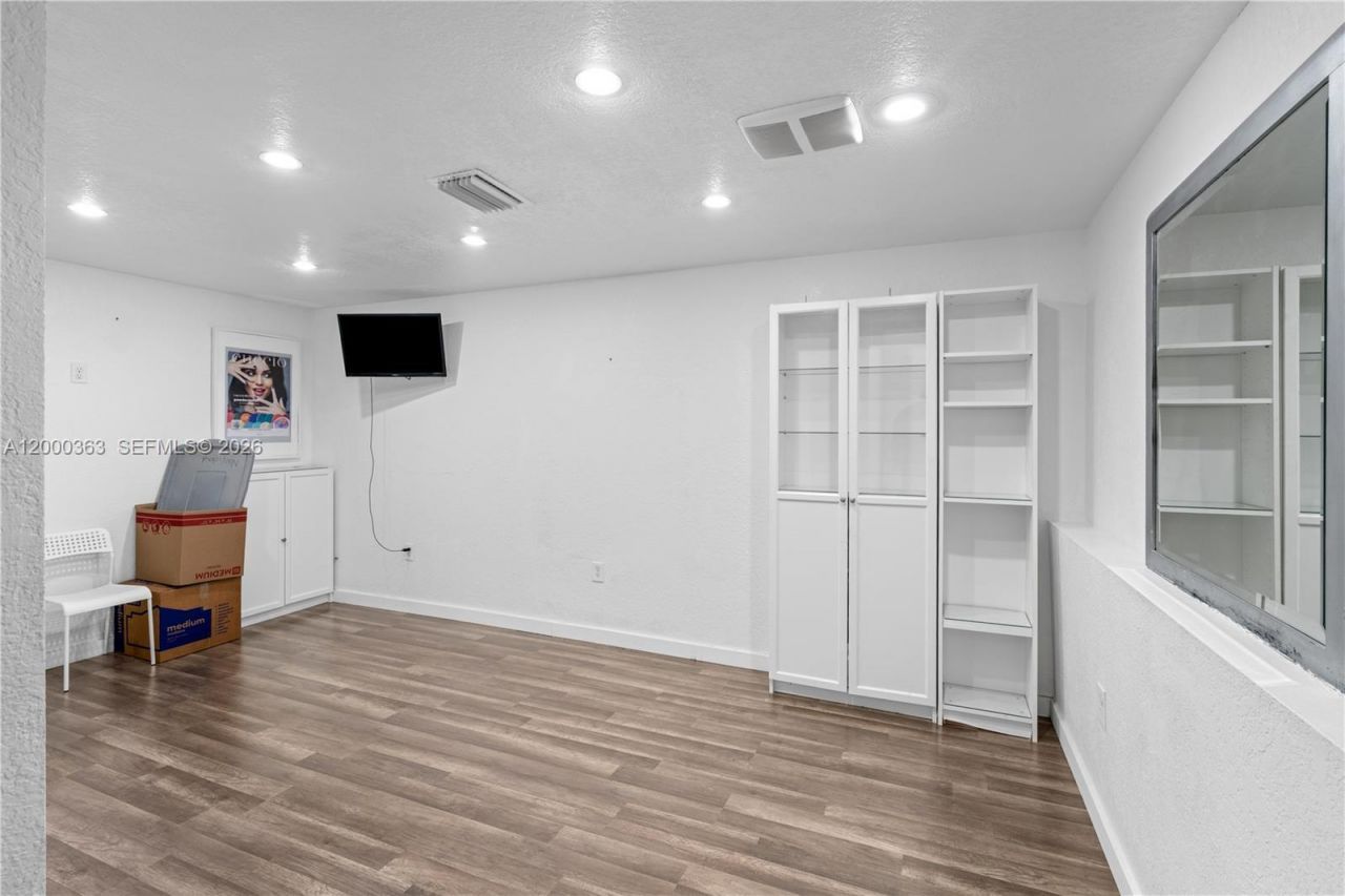 8914 NW 168th St , Miami Lakes, FL 33018 Photo