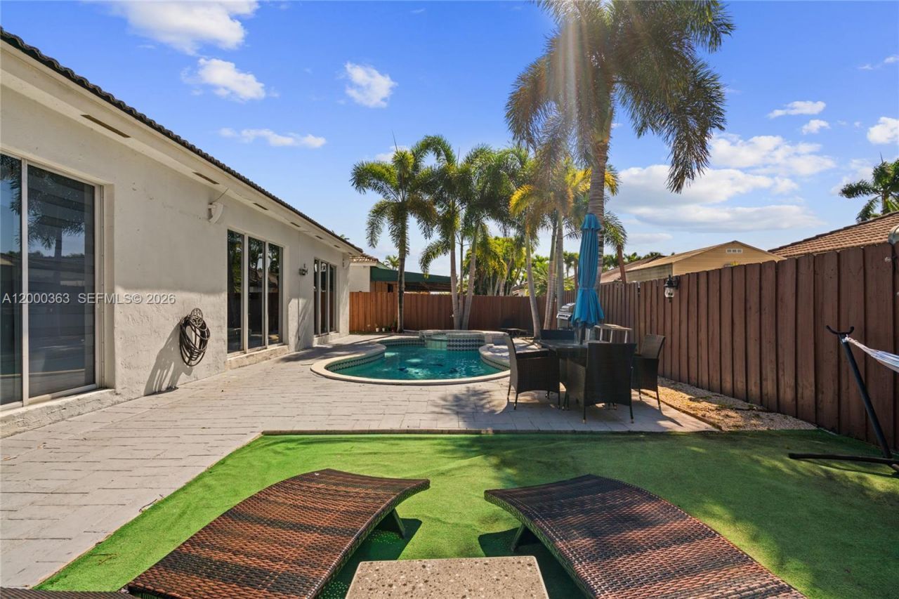 8914 NW 168th St , Miami Lakes, FL 33018 Photo