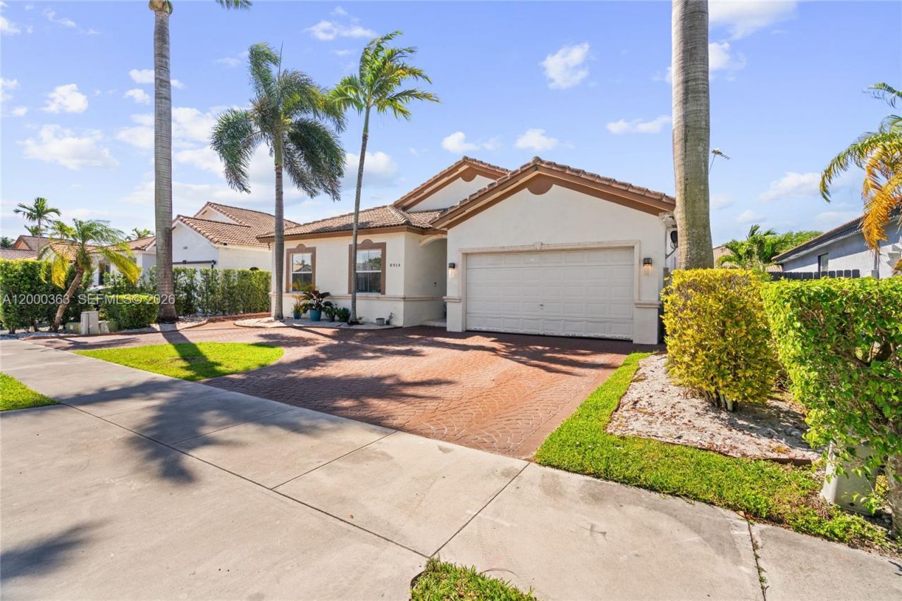 8914 NW 168th St , Miami Lakes, FL 33018 Photo