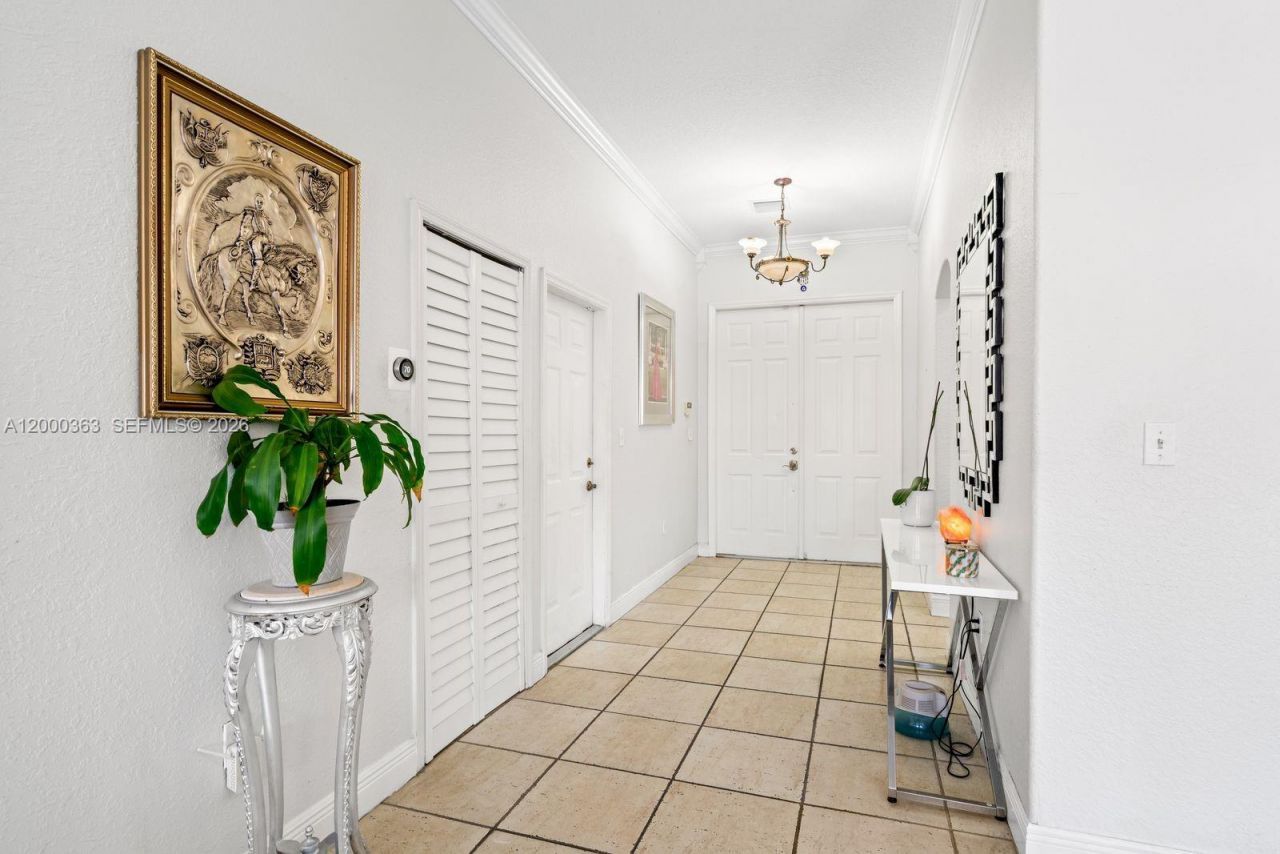 8914 NW 168th St , Miami Lakes, FL 33018 Photo