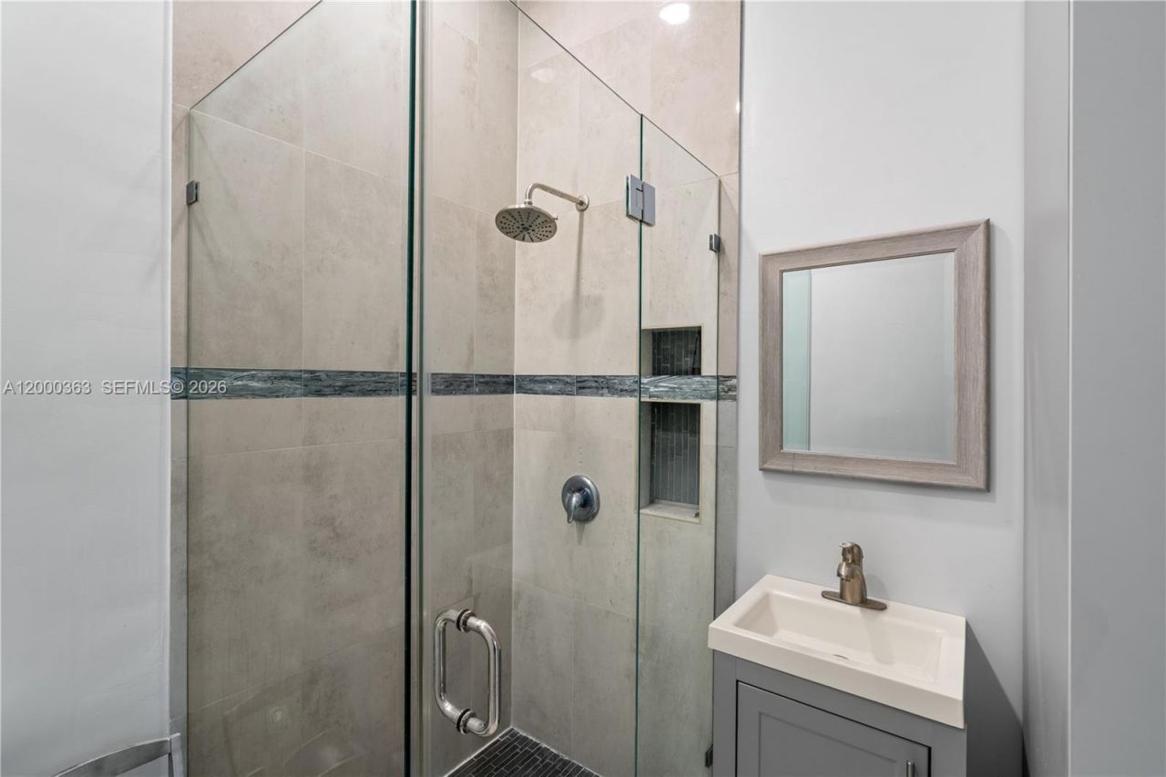 8914 NW 168th St , Miami Lakes, FL 33018 Photo