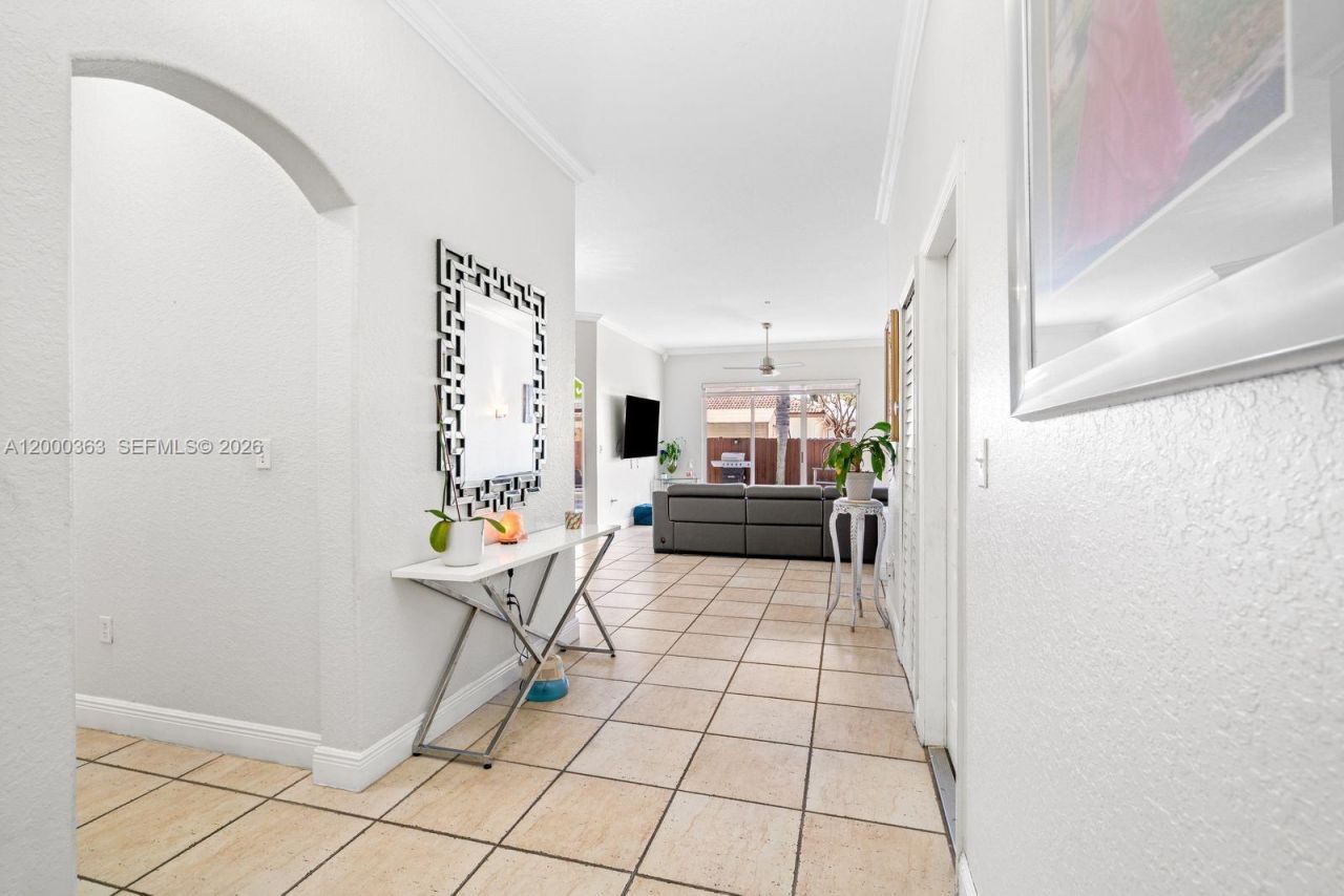 8914 NW 168th St , Miami Lakes, FL 33018 Photo