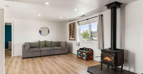 879 Whitney Way, Gardnerville, NV 89460 Photo