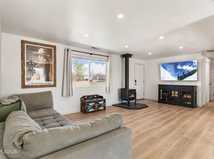 879 Whitney Way, Gardnerville, NV 89460 Photo