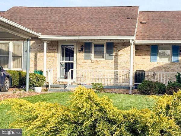 1084 WESTGATE DRIVE, CHAMBERSBURG, PA 17201