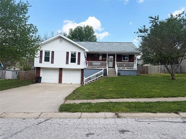 404 39th Street, Blue Springs, MO 64015
