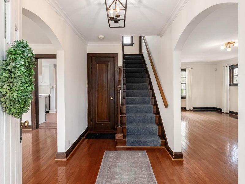 50 N Cassingham Road, Columbus, OH 43209 Photo 8