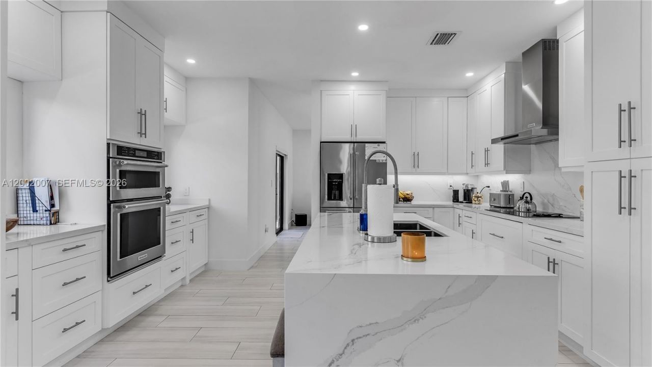 15817 SW 138th Ter, Miami, FL 33196 Photo