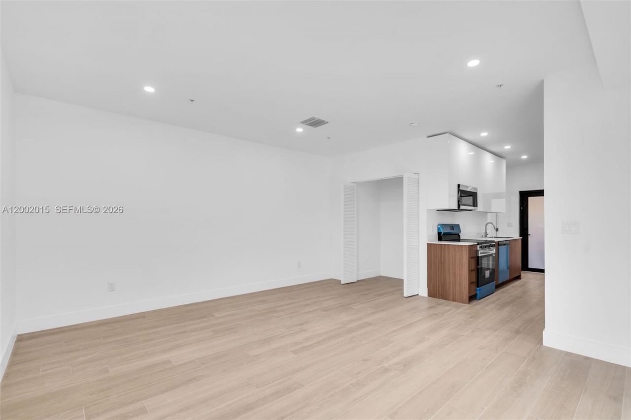 1037 NW 2nd St, Miami, FL 33128 Photo