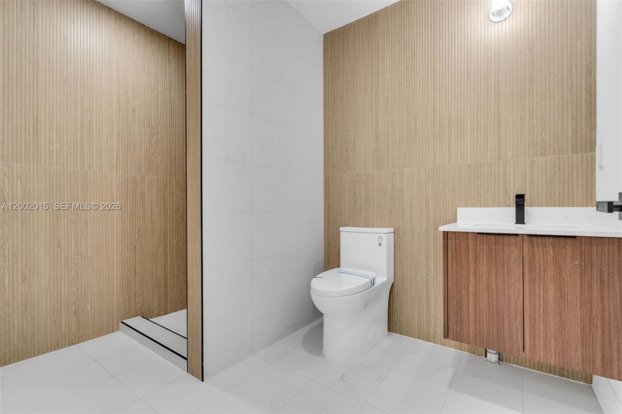 1037 NW 2nd St, Miami, FL 33128 Photo