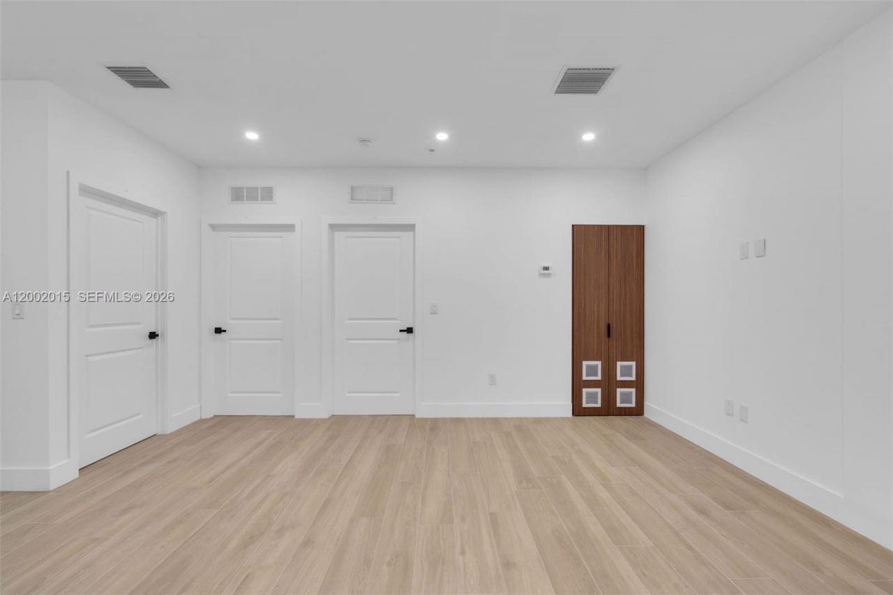 1037 NW 2nd St, Miami, FL 33128 Photo