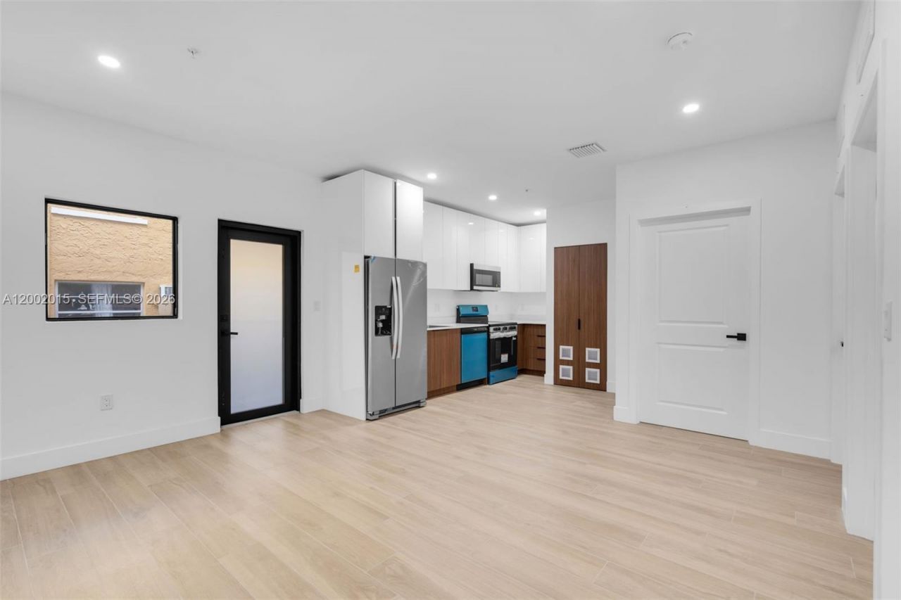 1037 NW 2nd St, Miami, FL 33128 Photo