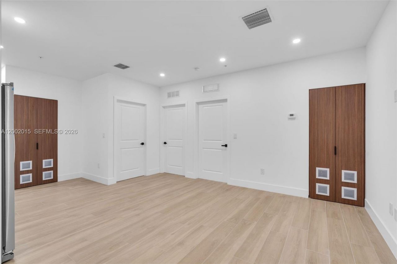 1037 NW 2nd St, Miami, FL 33128 Photo