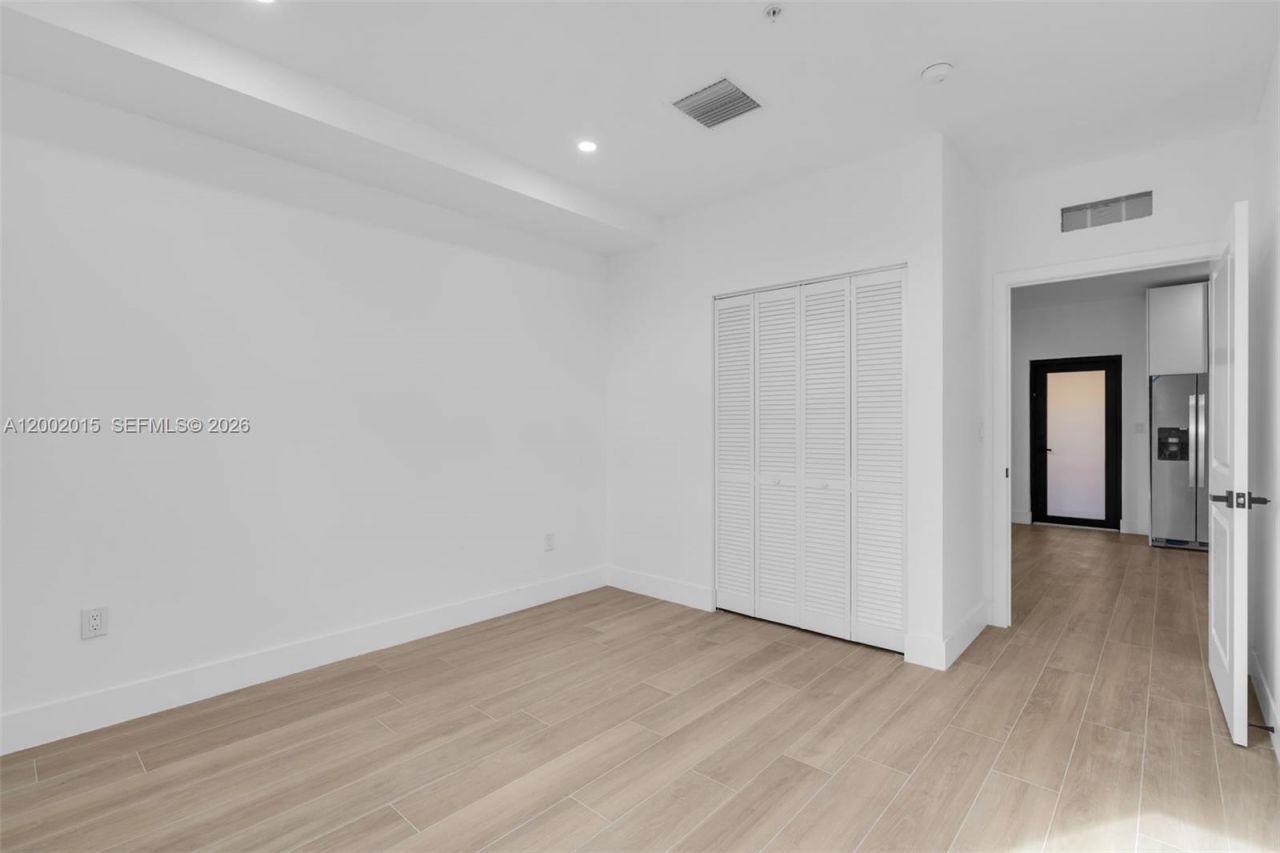 1037 NW 2nd St, Miami, FL 33128 Photo