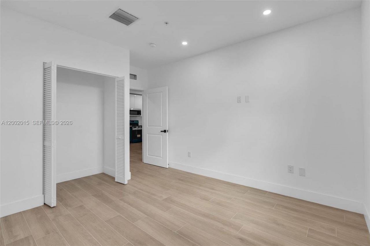 1037 NW 2nd St, Miami, FL 33128 Photo