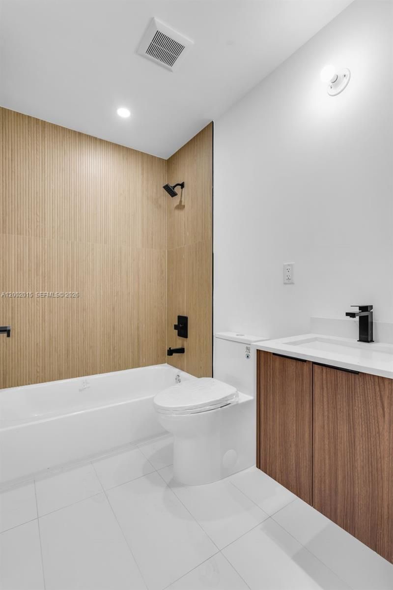 1037 NW 2nd St, Miami, FL 33128 Photo