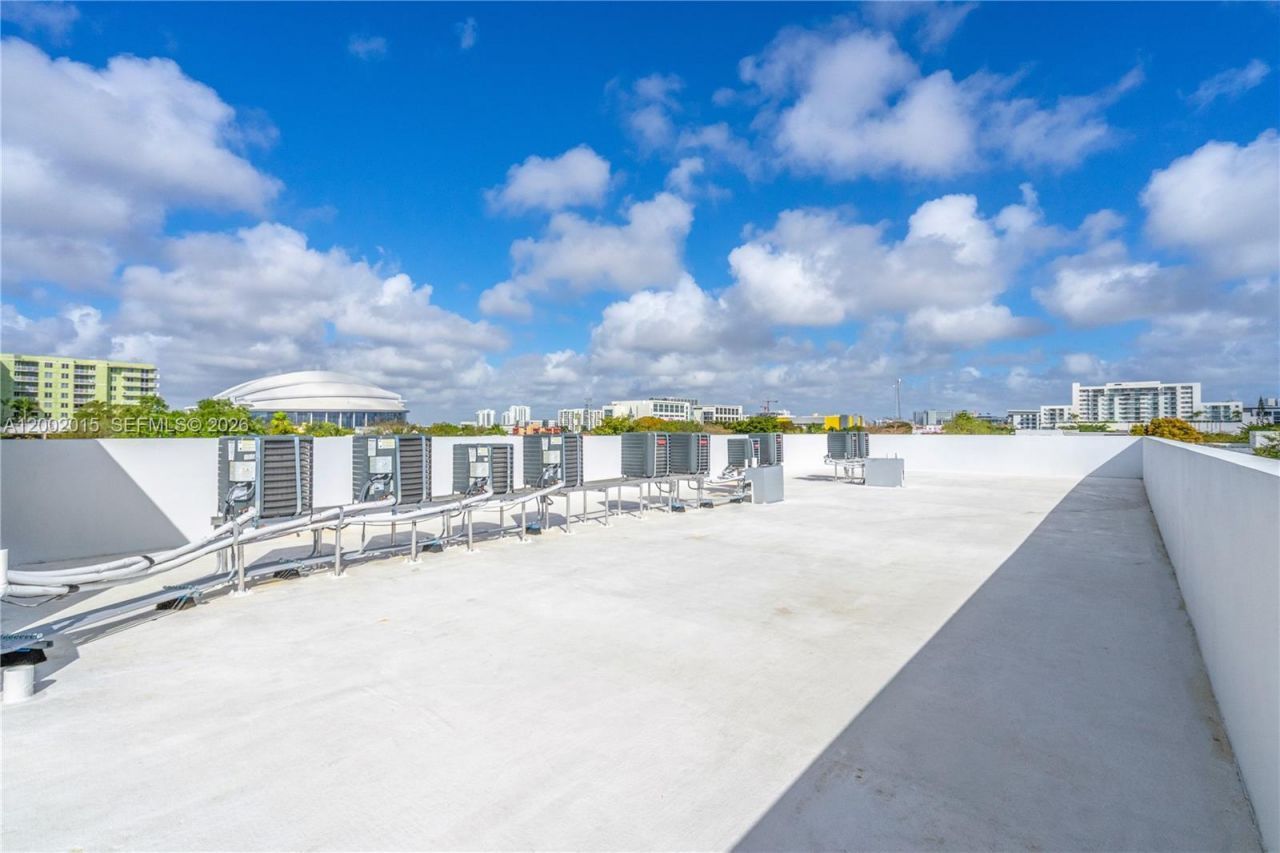 1037 NW 2nd St, Miami, FL 33128 Photo