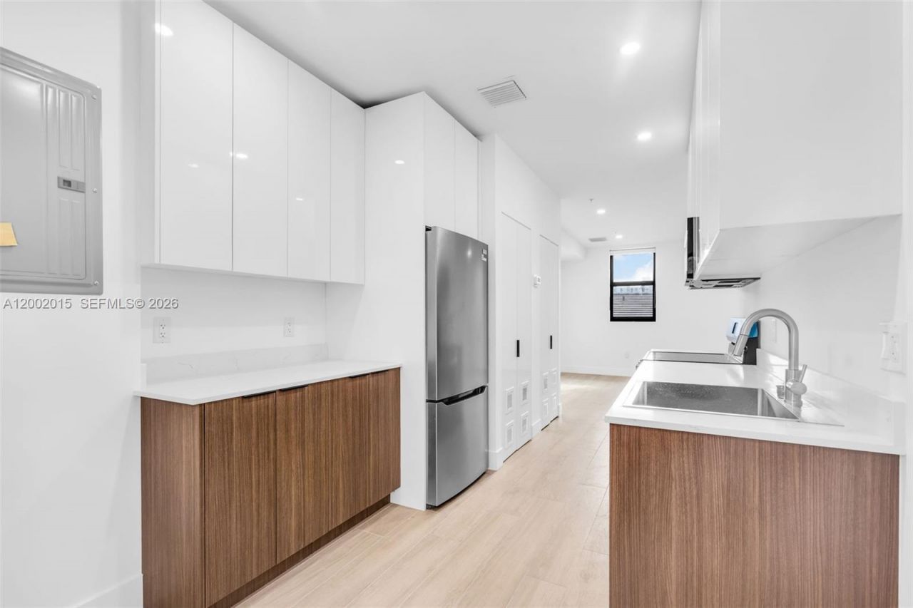 1037 NW 2nd St, Miami, FL 33128 Photo