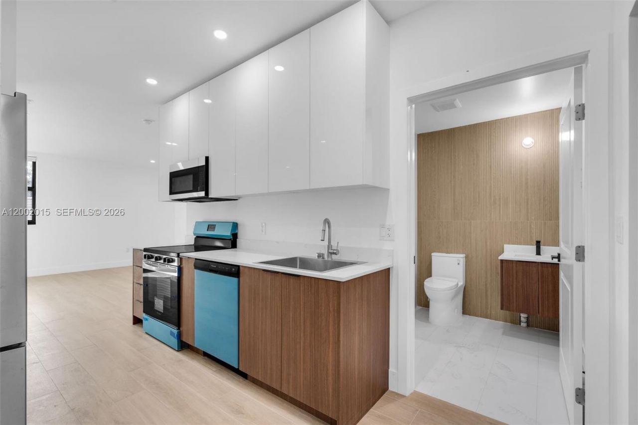 1037 NW 2nd St, Miami, FL 33128 Photo