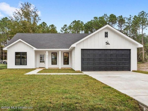 201 Tarpon Street, Waveland, MS 39576