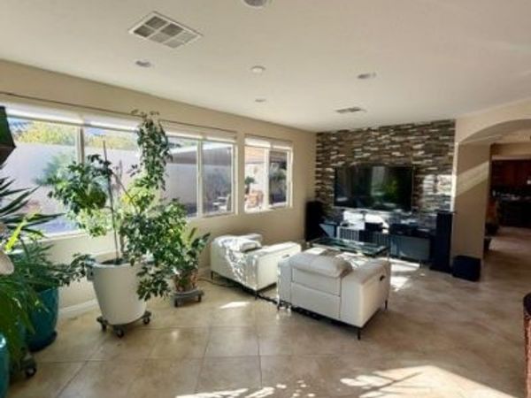 8935 Gagnier Boulevard, Las Vegas, NV 89113