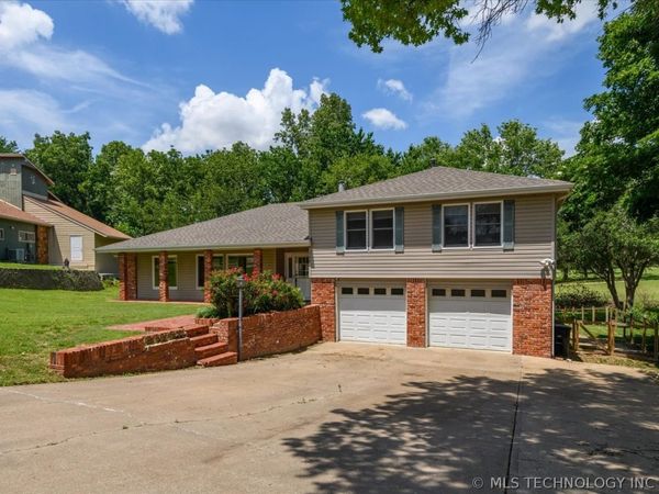 208 SE Quail Ridge Loop , Bartlesville, OK 74006