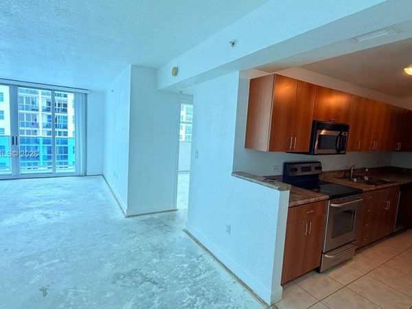 7501 E Treasure Dr , Unit 8B, North Bay Village, FL 33141