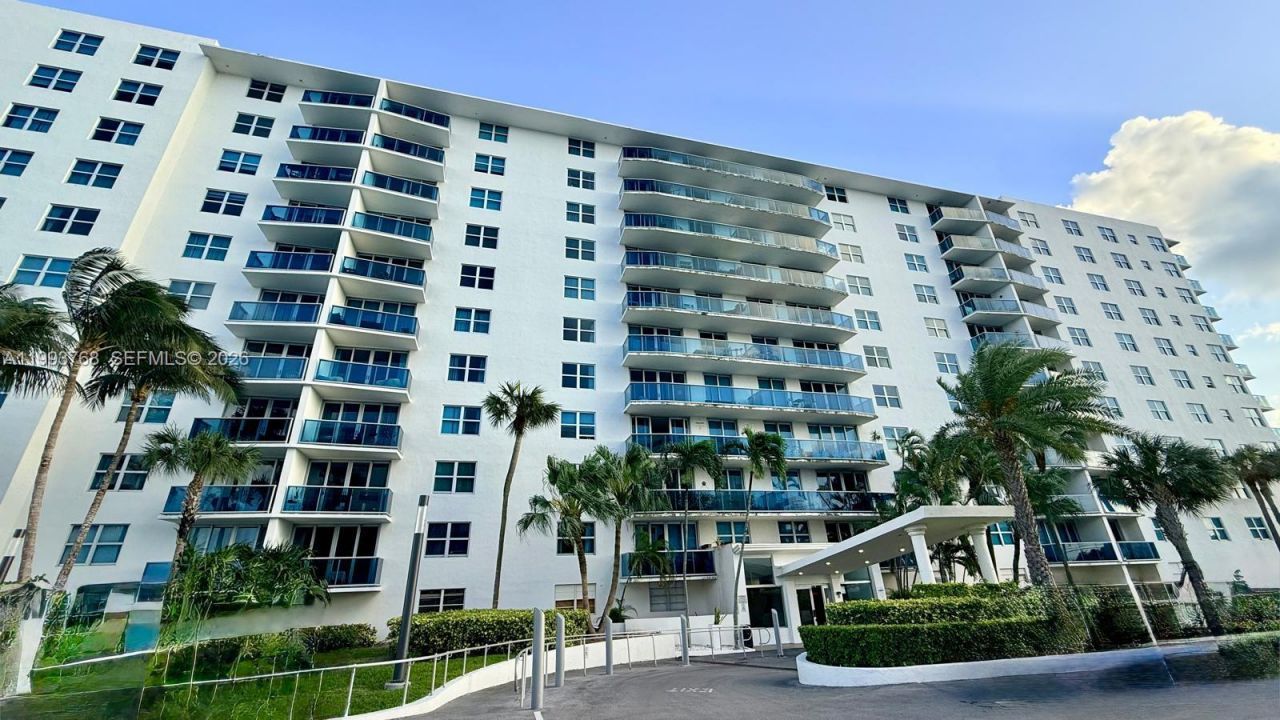 7501 E Treasure Dr, Unit 8B, North Bay Village, FL 33141 Photo
