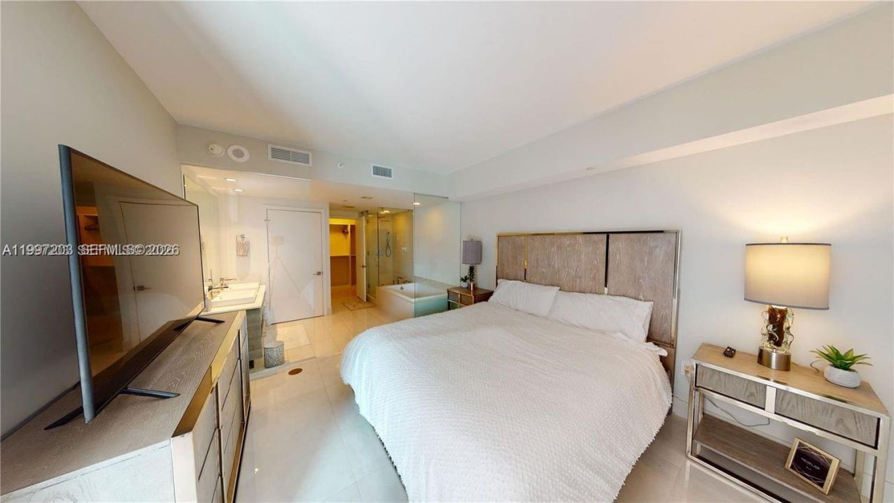 650 NE 32nd St, Unit 2005, Miami, FL 33137 Photo