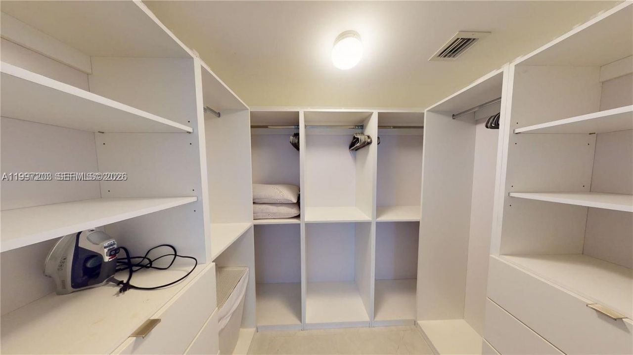 650 NE 32nd St, Unit 2005, Miami, FL 33137 Photo