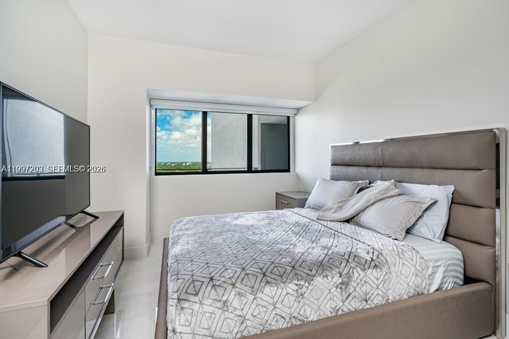 650 NE 32nd St, Unit 2005, Miami, FL 33137 Photo