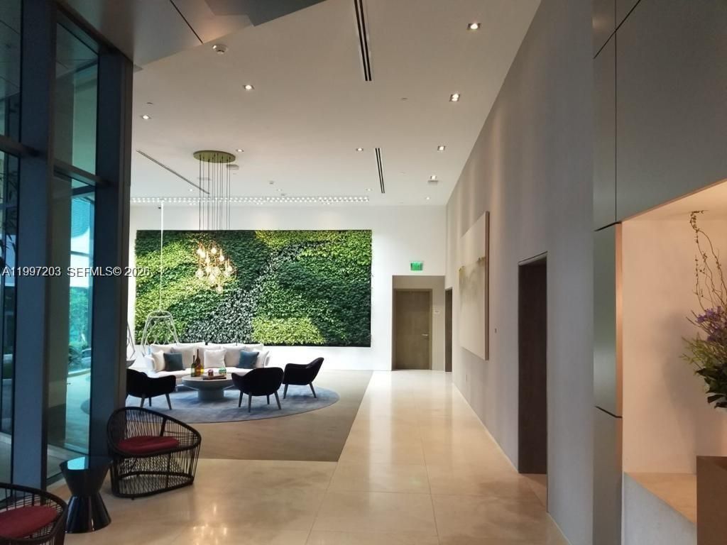 650 NE 32nd St, Unit 2005, Miami, FL 33137 Photo